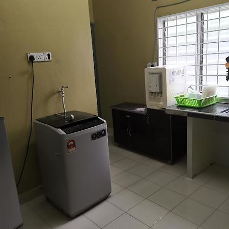 Desa Kemboja Homestay Пантай Ченанг Екстериор снимка