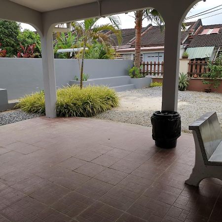 Desa Kemboja Homestay Пантай Ченанг Екстериор снимка