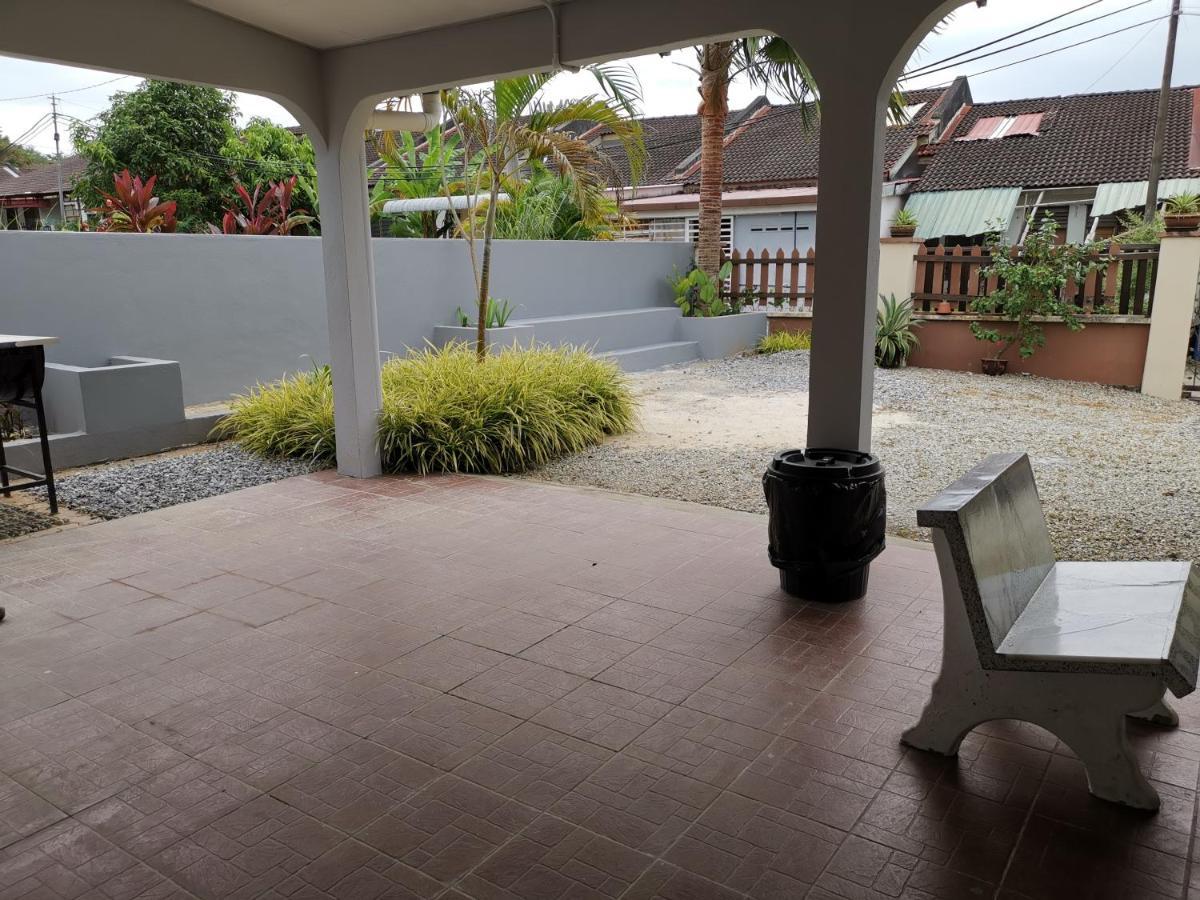 Desa Kemboja Homestay Пантай Ченанг Екстериор снимка