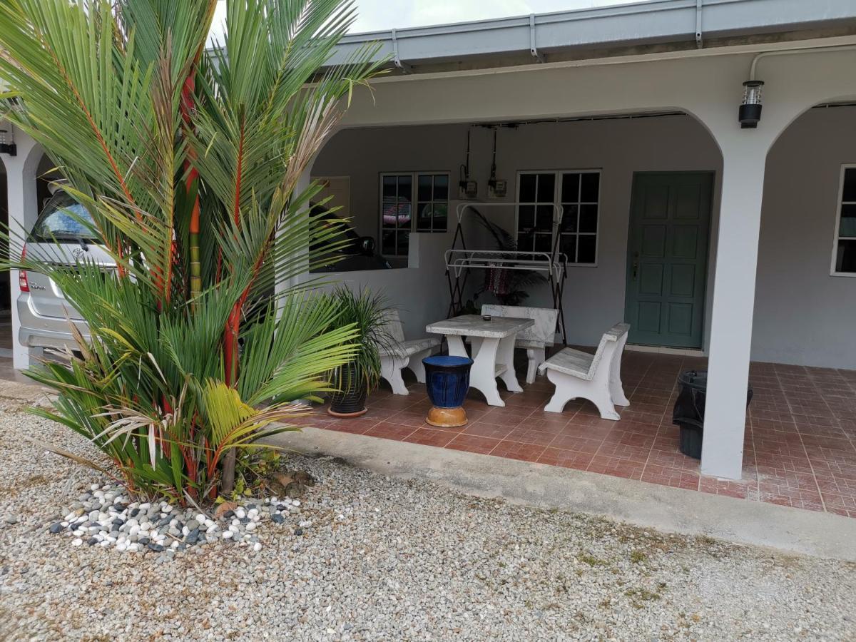 Desa Kemboja Homestay Пантай Ченанг Екстериор снимка