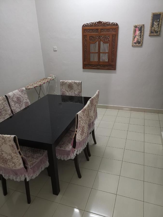 Desa Kemboja Homestay Пантай Ченанг Екстериор снимка